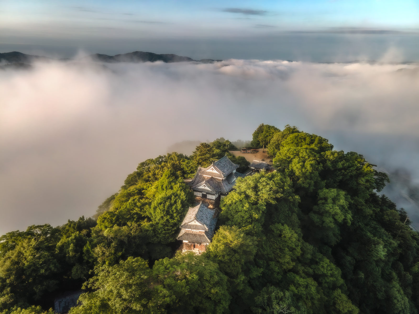 備中松山城 天空に浮かぶ城（備中松山城・岡山県）